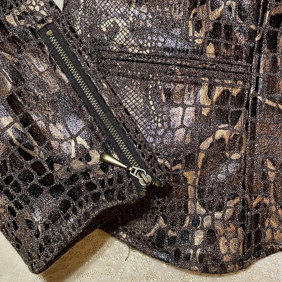Rachel Adams Metallic Snake Print Zip Blazer. - Picture 3 of 9